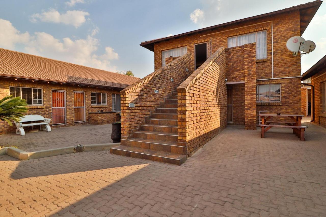 Rudman Townhouses - Family Apartment Boksburg Kültér fotó