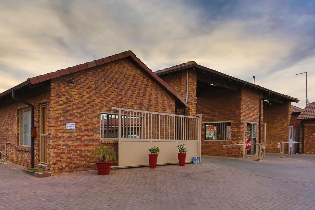 Rudman Townhouses - Family Apartment Boksburg Kültér fotó